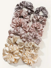 Load image into Gallery viewer, Christmas Travel Bag Set